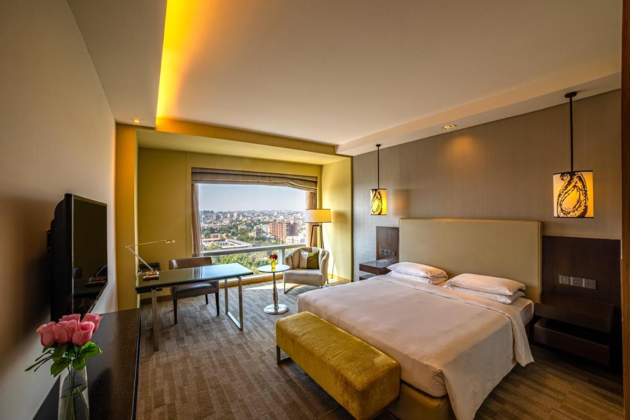 Hyatt Regency Ahmedabad Hotel Bagian luar foto Deluxe room