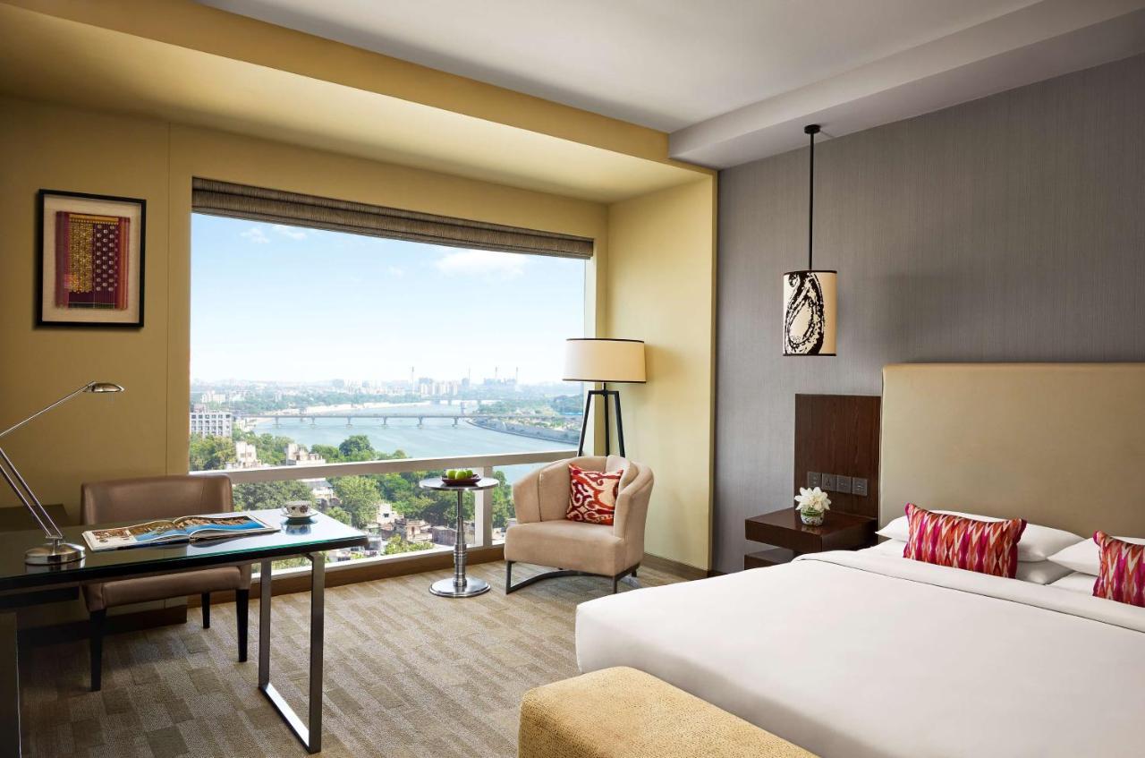 Hyatt Regency Ahmedabad Hotel Bagian luar foto A room at the Taj Bengal