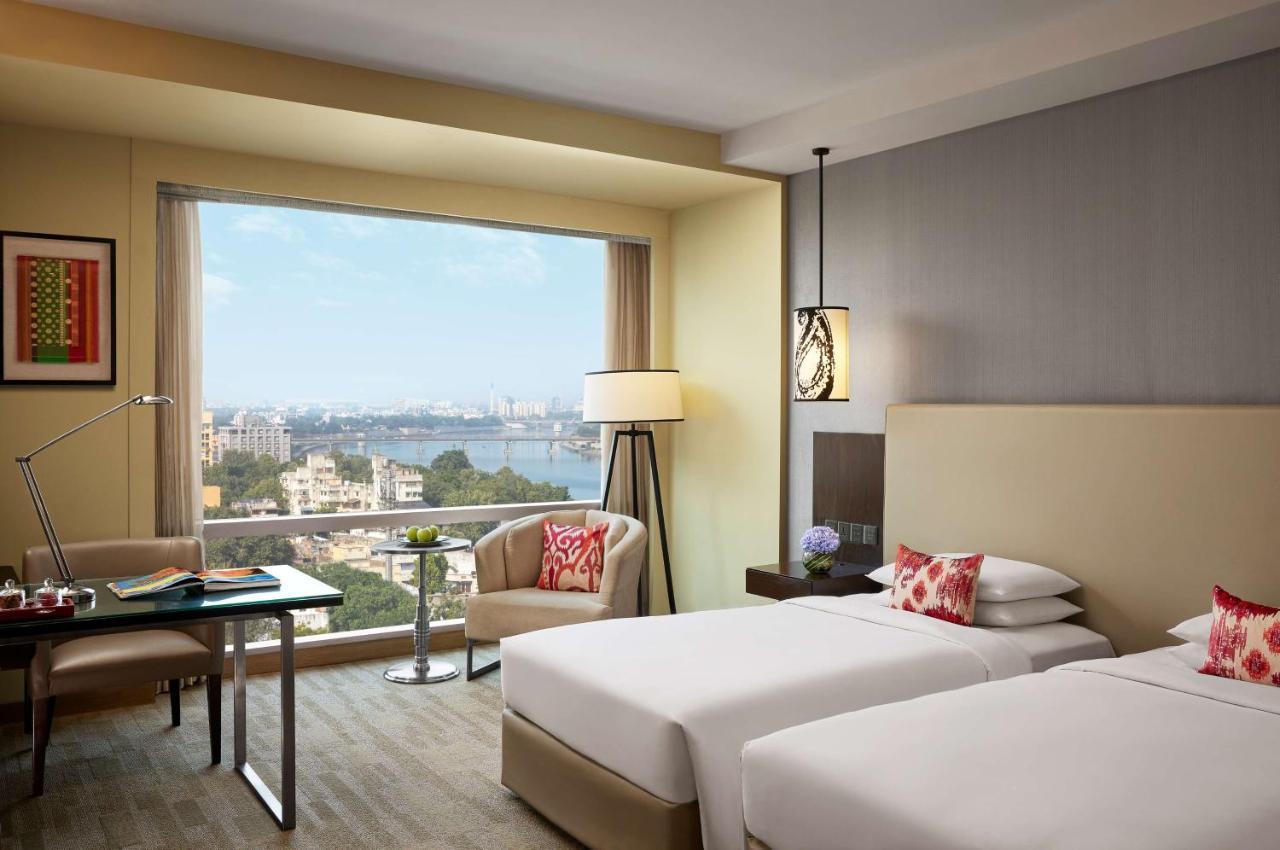 Hyatt Regency Ahmedabad Hotel Bagian luar foto Deluxe Room