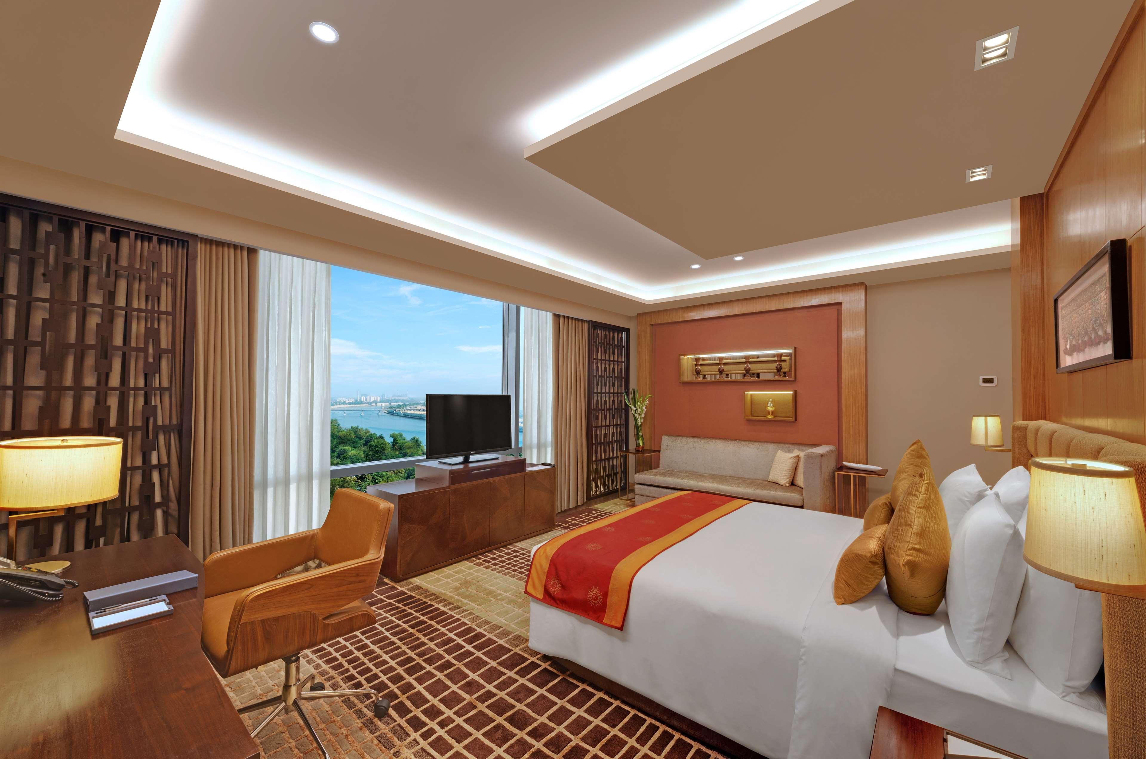 Hyatt Regency Ahmedabad Hotel Bagian luar foto Suite
