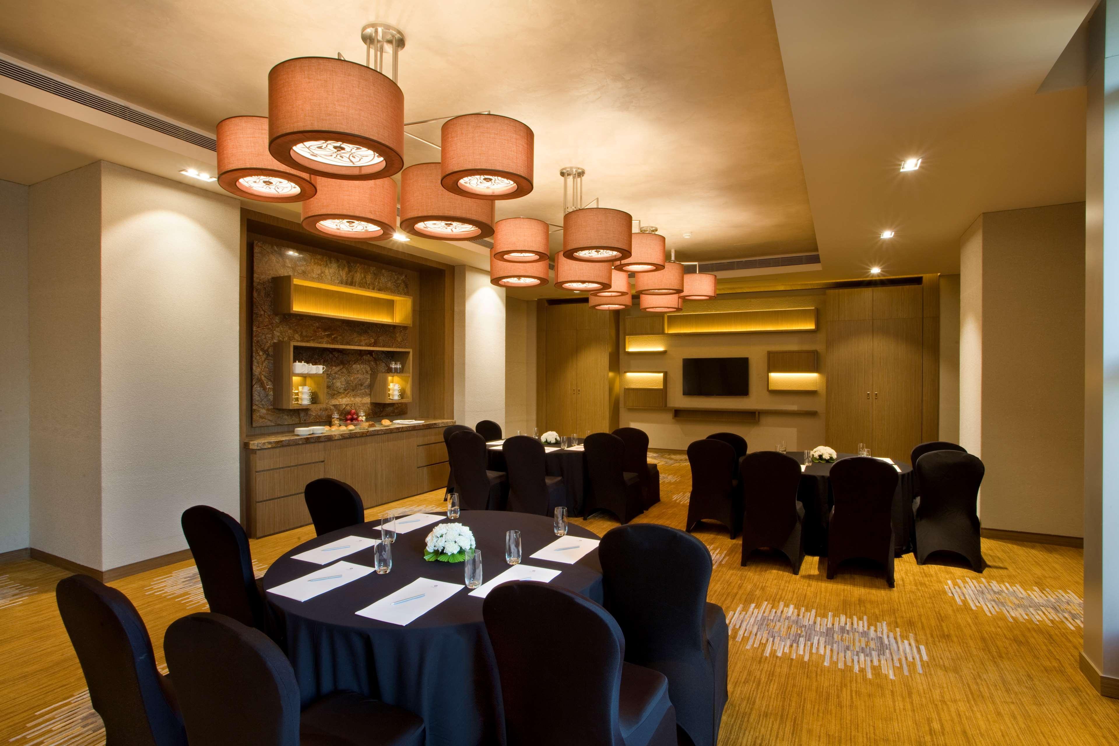 Hyatt Regency Ahmedabad Hotel Bagian luar foto Meeting room at The Park, Hyderabad