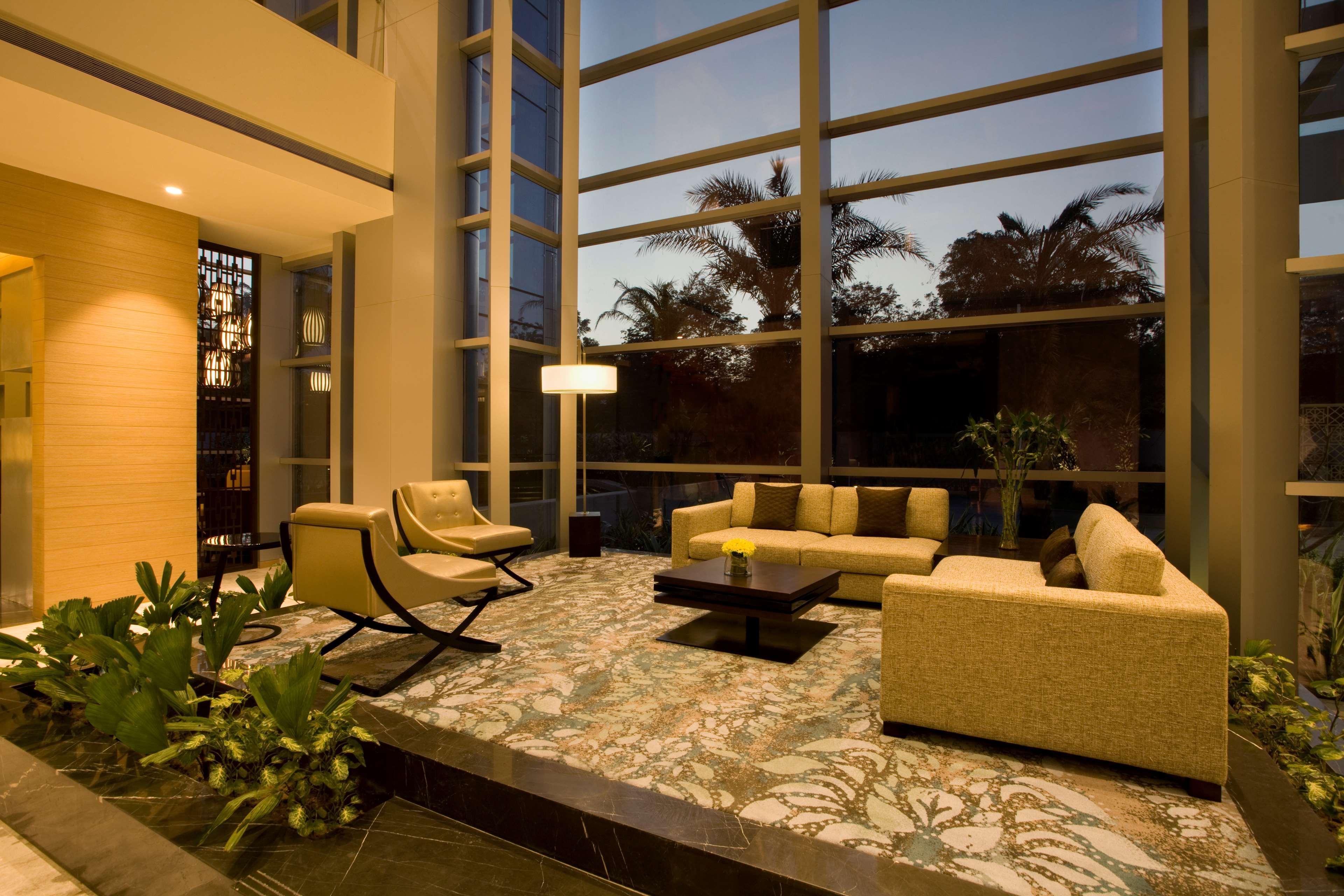 Hyatt Regency Ahmedabad Hotel Bagian luar foto The lobby of the hotel